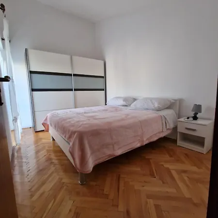 Apartment Mid