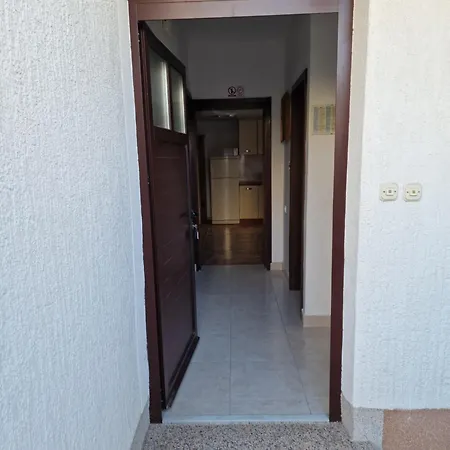 Mid Apartment *