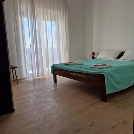 Mid Apartamento Razine